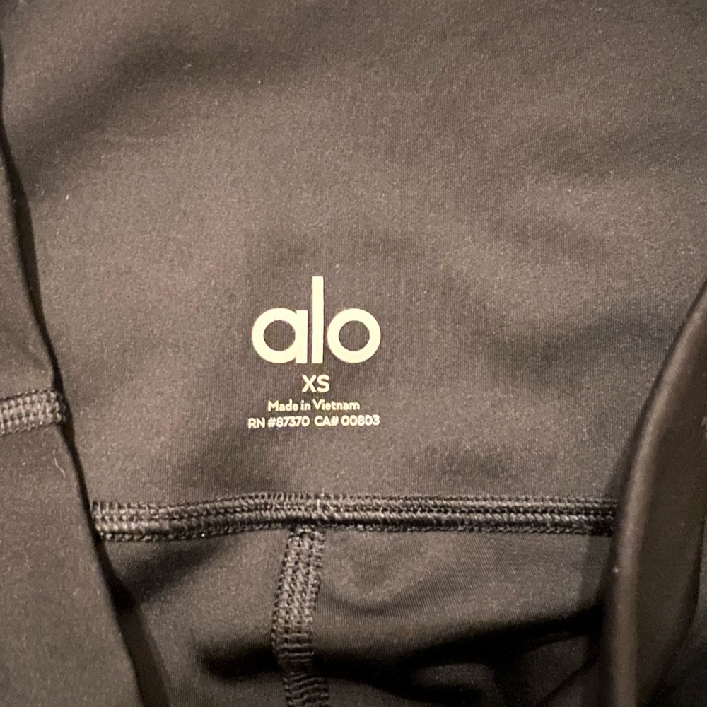 Alo shorts - Picture 2 of 2